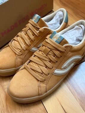 Women's Ryka Sneakers - Size US6